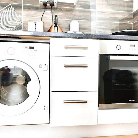 Lovely 2 Bedroom Serviced Penthouse Battersea Park Road London Kültér fotó