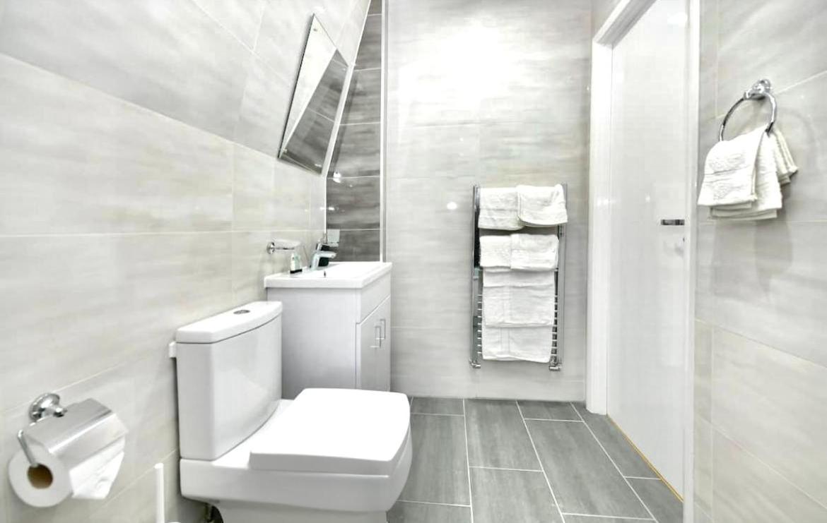Lovely 2 Bedroom Serviced Penthouse Battersea Park Road London Kültér fotó